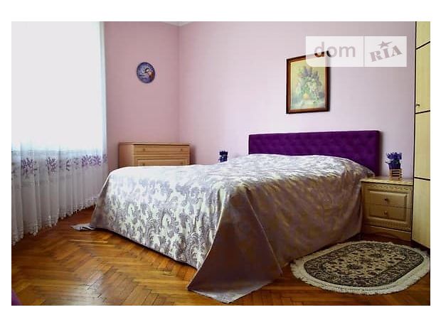 трехкомнатная квартира в Черновцах, на Черновцы в аренду на короткий срок посуточно фото 1 трехкомнатная квартира в Черновцах, на Черновцы в аренду на короткий срок посуточно фото 1