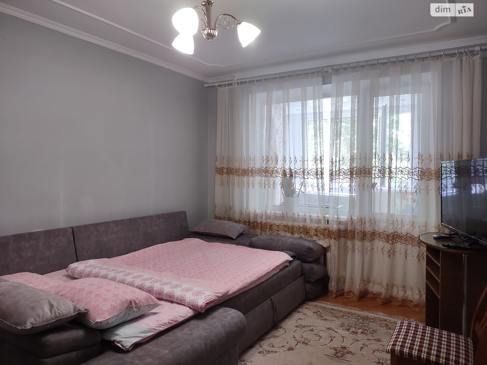 двухкомнатная квартира в Черновцах, район Парковая зона, на ул. Энтузиастов 9А в аренду на короткий срок посуточно фото 1
