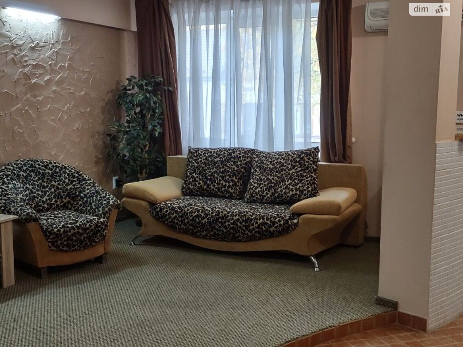 двухкомнатная квартира в Черновцах, район Центр, на ул. Толстого Льва 16 в аренду на короткий срок посуточно фото 1