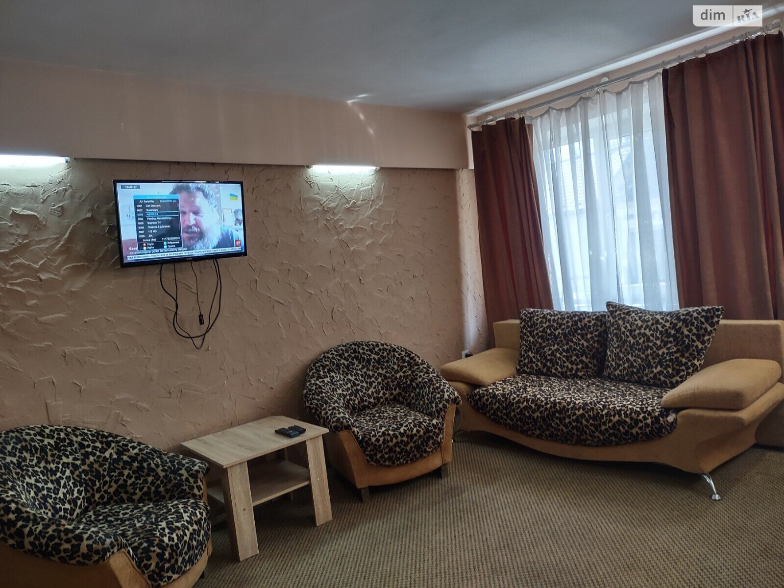 двухкомнатная квартира в Черновцах, район Центр, на ул. Толстого Льва 16 в аренду на короткий срок посуточно фото 1