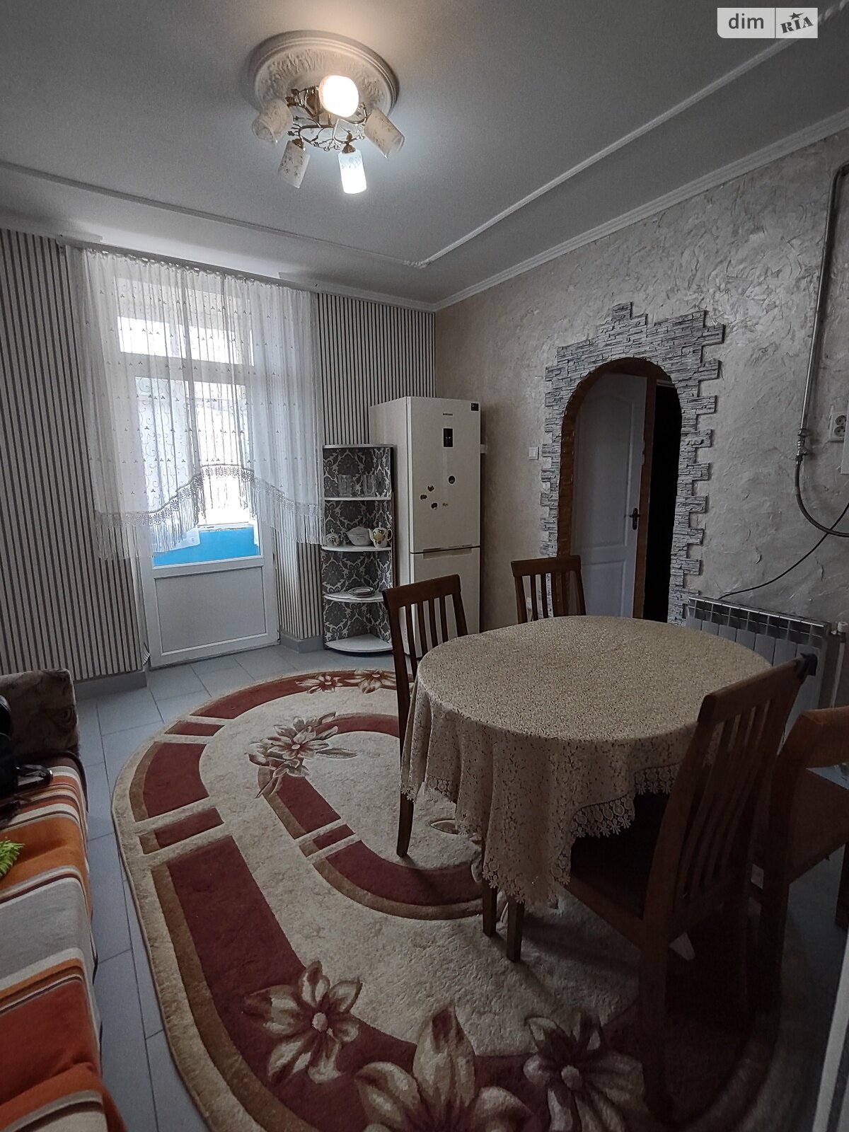 двухкомнатная квартира в Черновцах, район Центр, на ул. Конституционная 49 в аренду на короткий срок посуточно фото 1