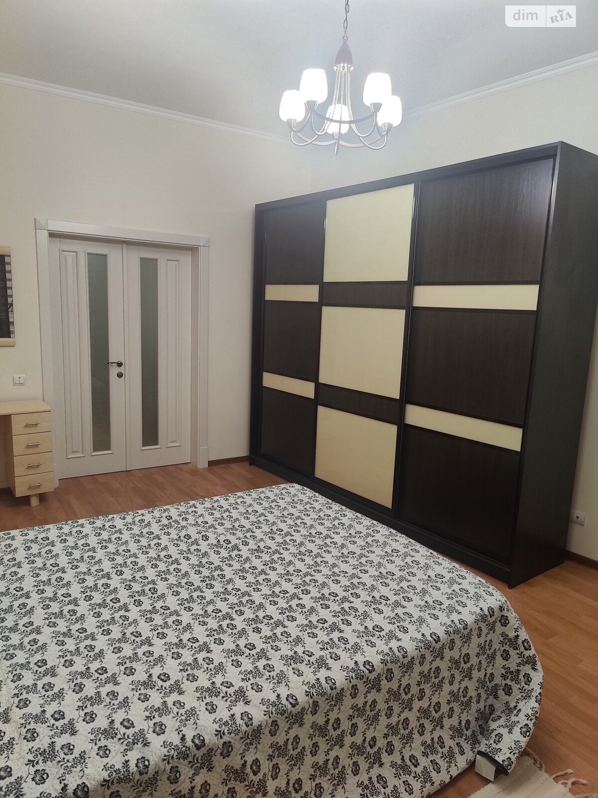 двокімнатна квартира в Чернівцях, район Центр, на вул. Івана Дзюби в оренду на короткий термін подобово фото 1 двокімнатна квартира в Чернівцях, район Центр, на вул. Івана Дзюби в оренду на короткий термін подобово фото 1