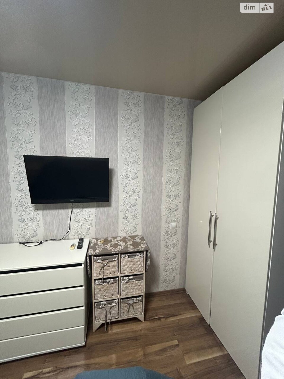 трехкомнатная квартира в Днепре, район Победа-5, на просп. Героев в аренду на короткий срок посуточно фото 1