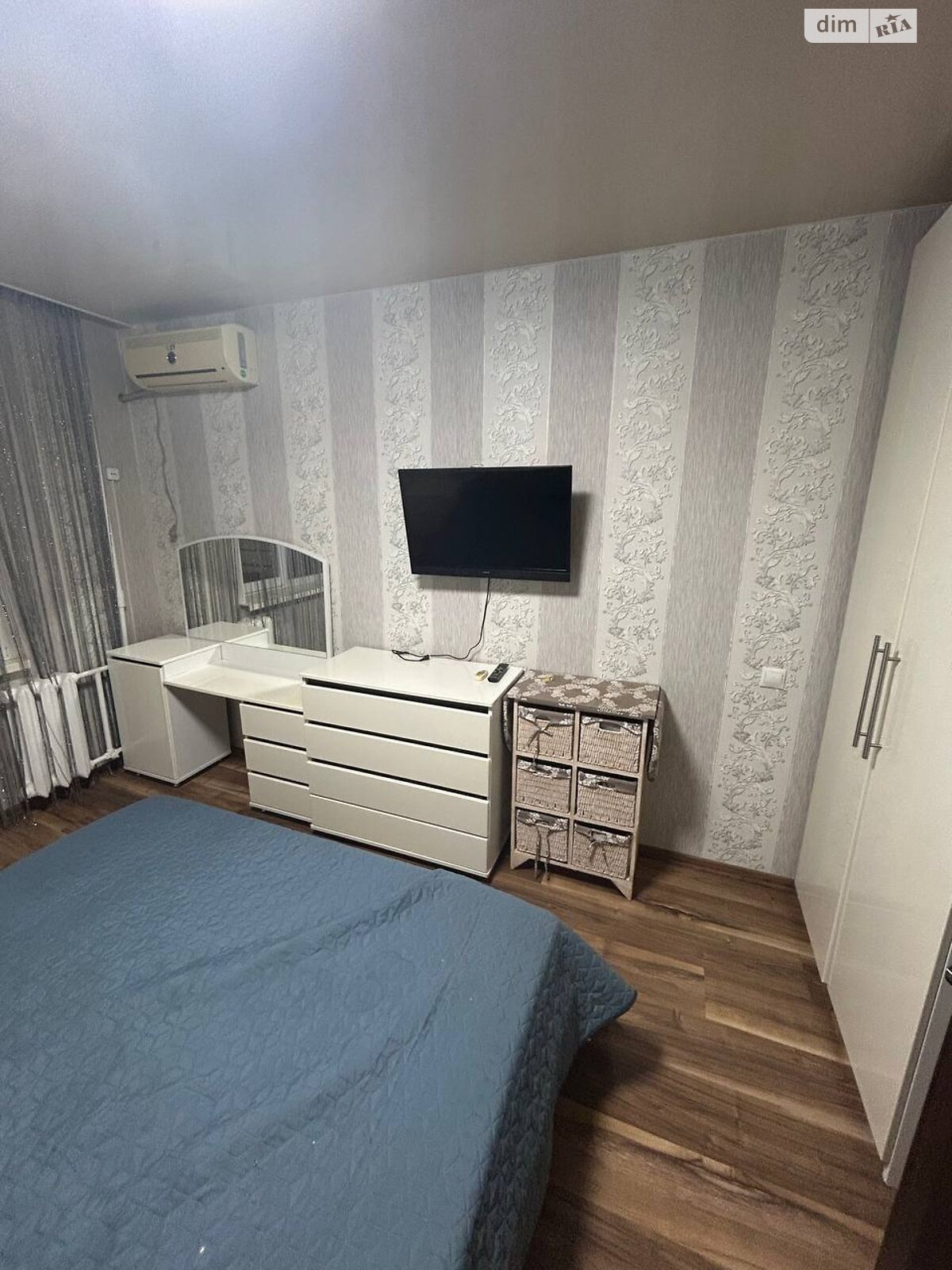 трехкомнатная квартира в Днепре, район Победа-5, на просп. Героев в аренду на короткий срок посуточно фото 1