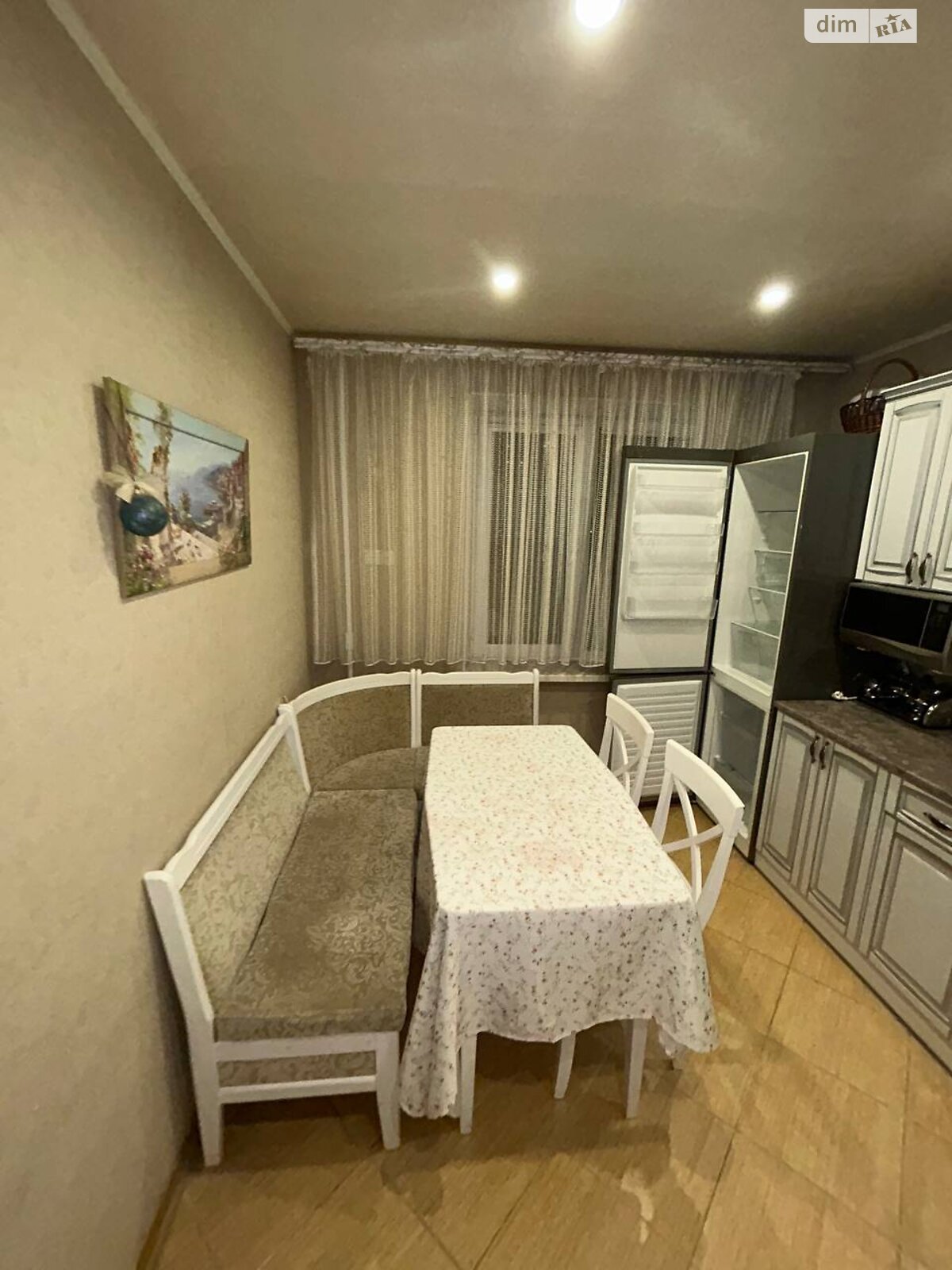 трехкомнатная квартира в Днепре, район Победа-5, на просп. Героев в аренду на короткий срок посуточно фото 1