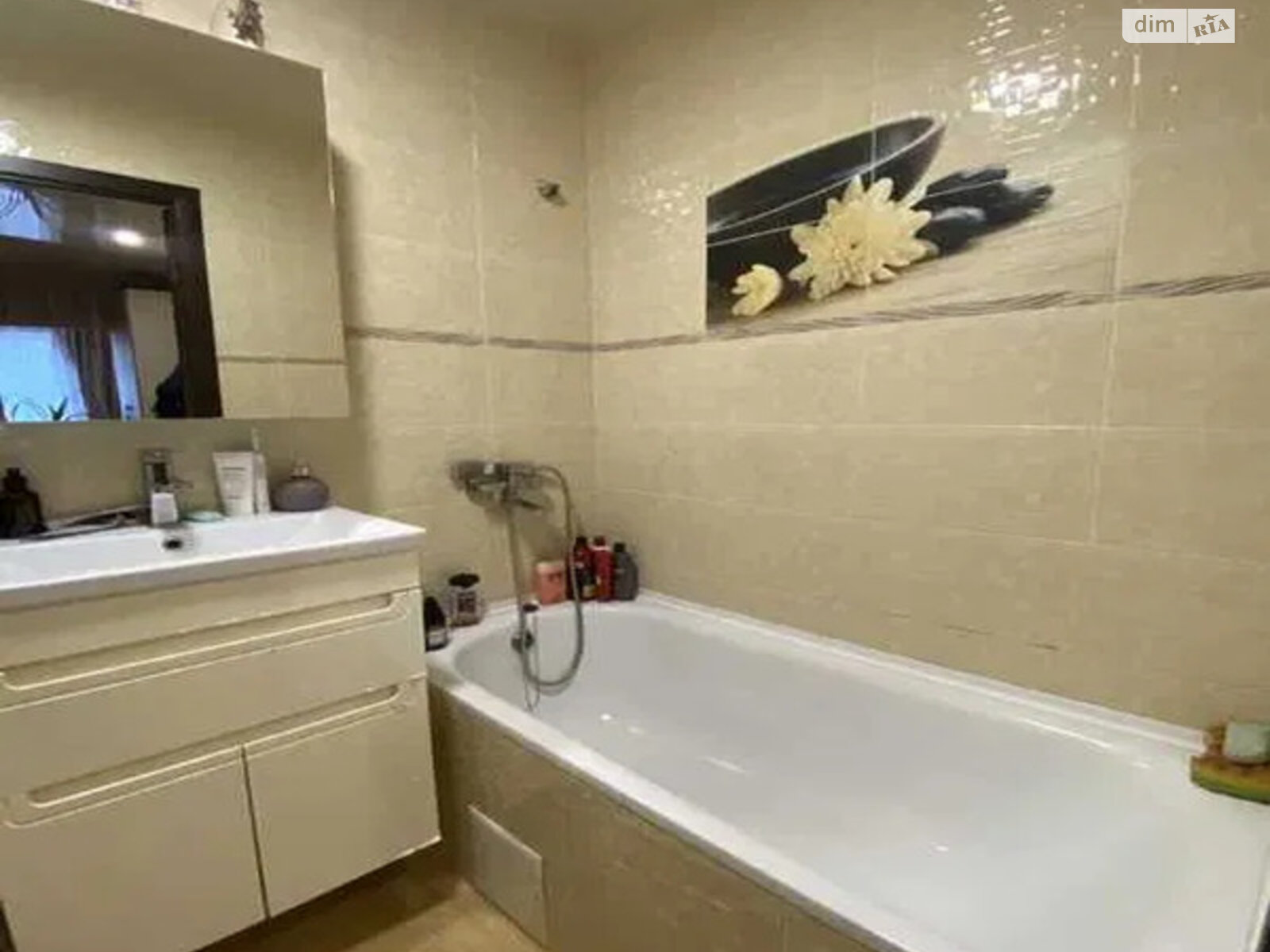 трехкомнатная квартира в Днепре, район Победа-5, на просп. Героев в аренду на короткий срок посуточно фото 1