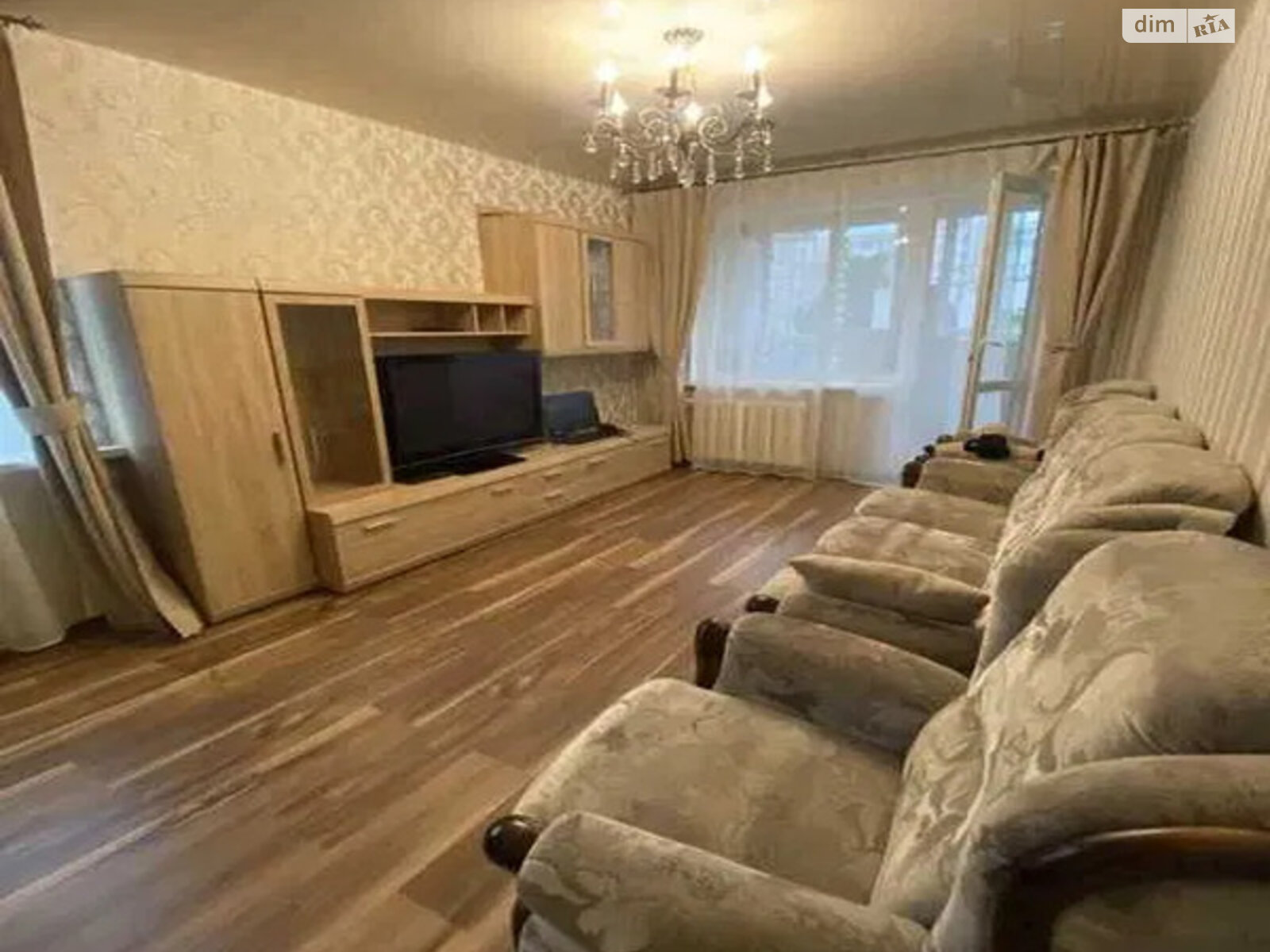 трехкомнатная квартира в Днепре, район Победа-5, на просп. Героев в аренду на короткий срок посуточно фото 1