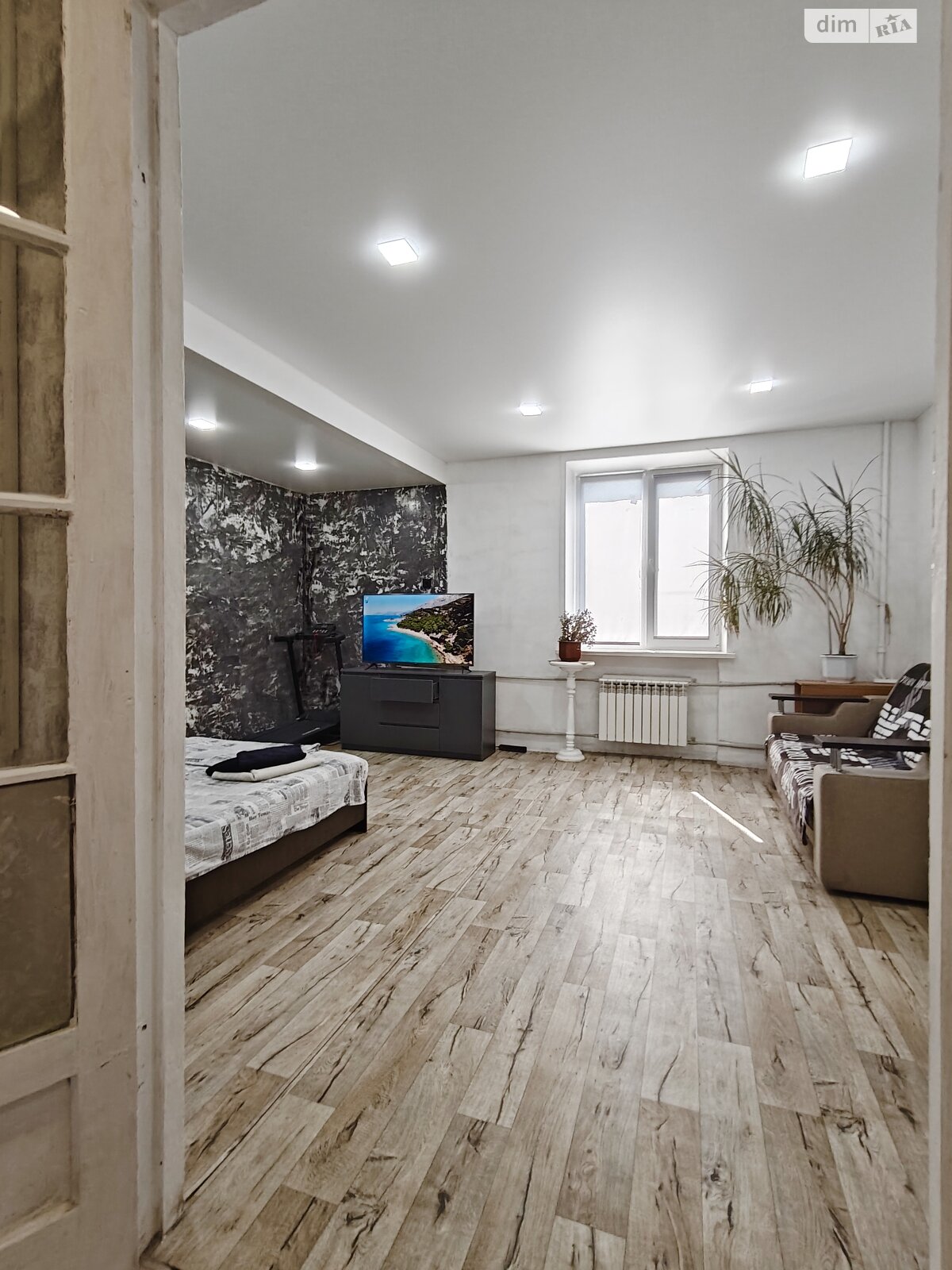 двухкомнатная квартира в Днепре, район Привокзальный, на просп. Яворницкого Дмитрия 125 в аренду на короткий срок посуточно фото 1