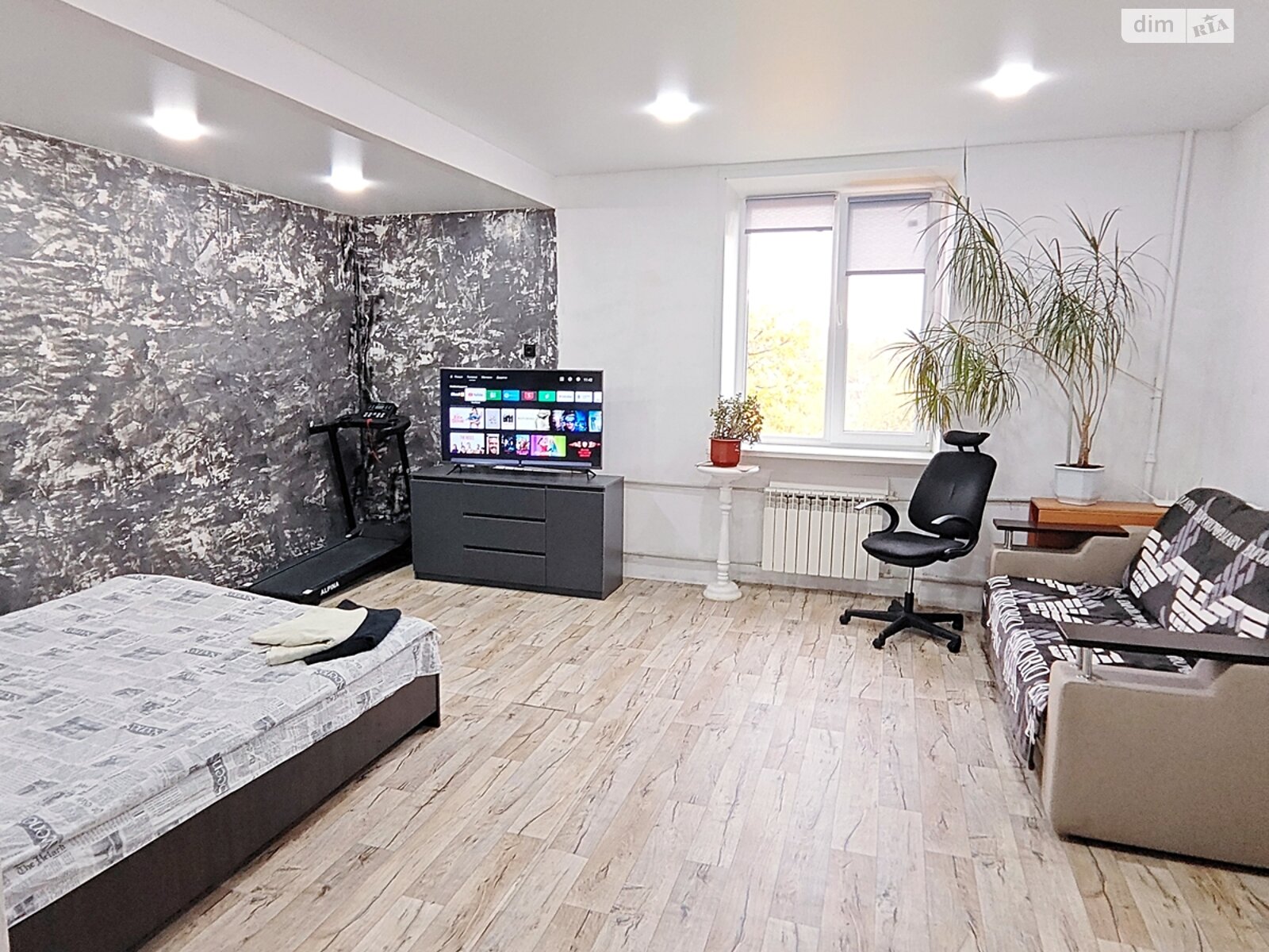 двухкомнатная квартира в Днепре, район Привокзальный, на просп. Яворницкого Дмитрия 125 в аренду на короткий срок посуточно фото 1