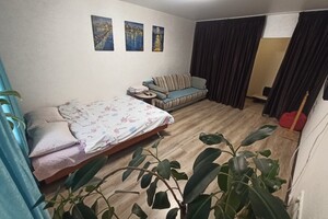 трикімнатна квартира в Дніпрі, район Тополя-1, на мас. Тополя-1 15 в оренду на короткий термін подобово фото 2