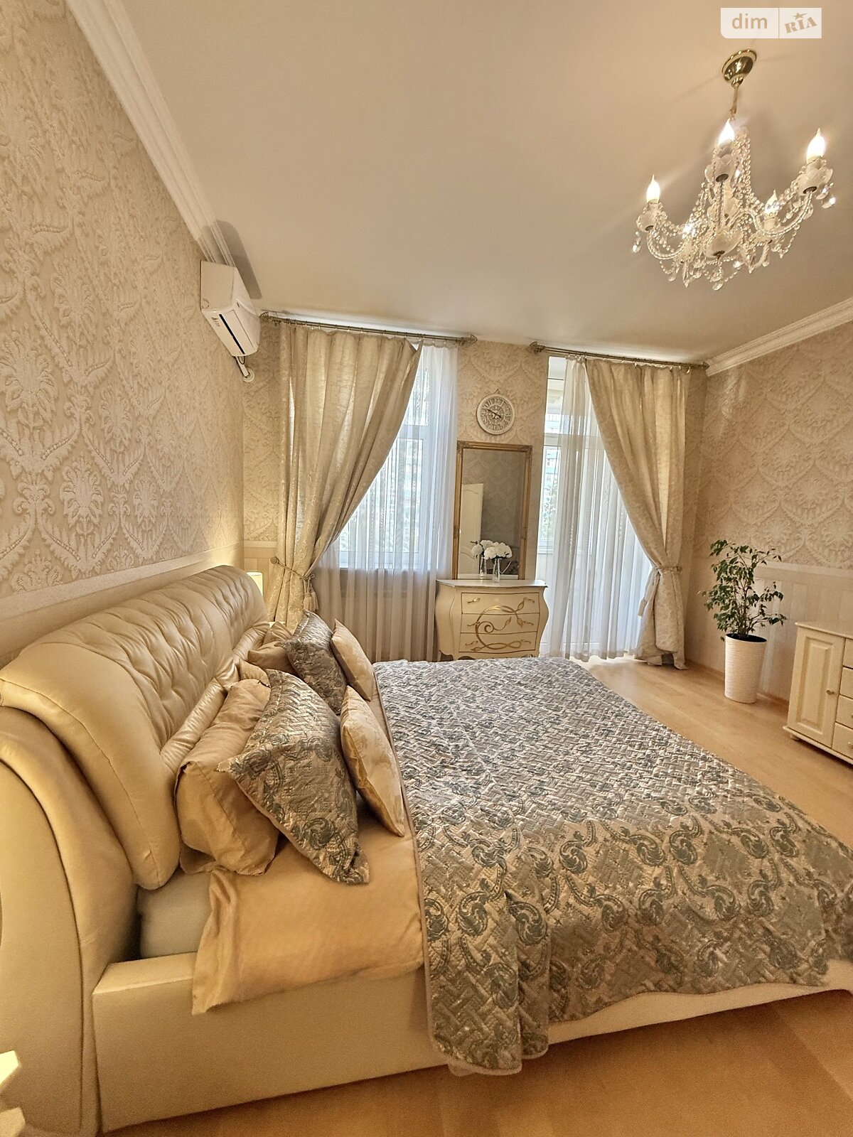 двухкомнатная квартира в Днепре, район Центральный, на просп. Поля Александра 8А в аренду на короткий срок посуточно фото 1 двухкомнатная квартира в Днепре, район Центральный, на просп. Поля Александра 8А в аренду на короткий срок посуточно фото 1