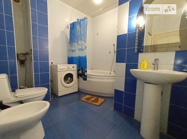 трехкомнатная квартира в Харькове, район Центр, на ул. Сумская 73 в аренду на короткий срок посуточно фото 1 трехкомнатная квартира в Харькове, район Центр, на ул. Сумская 73 в аренду на короткий срок посуточно фото 1
