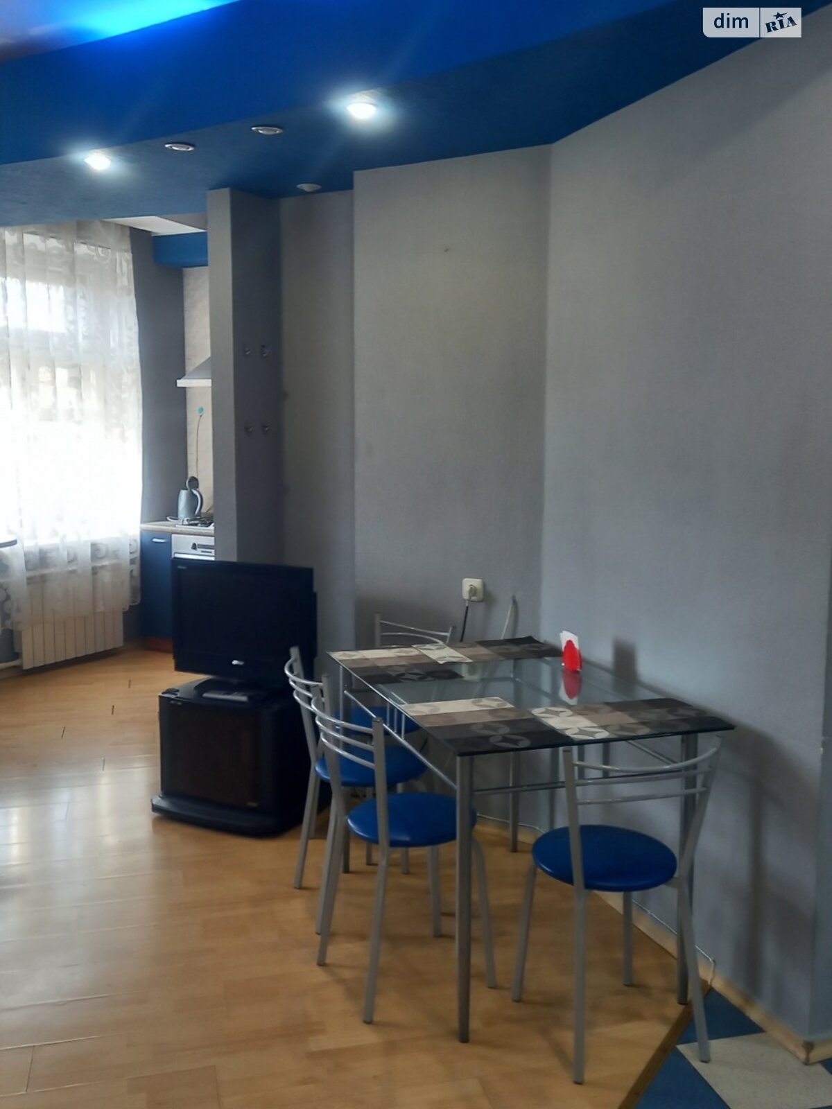 трехкомнатная квартира в Харькове, район Центр, на просп. Героев Харькова 27/1 в аренду на короткий срок посуточно фото 1