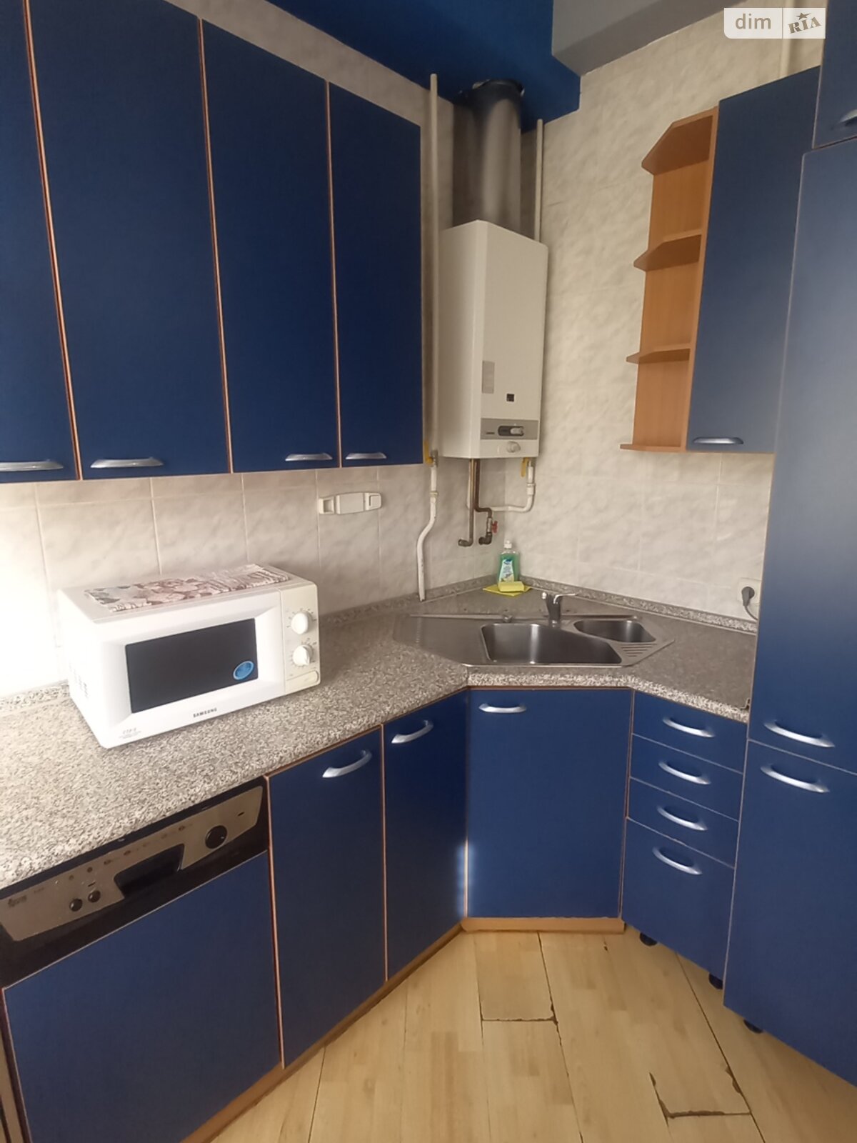 трехкомнатная квартира в Харькове, район Центр, на просп. Героев Харькова 27/1 в аренду на короткий срок посуточно фото 1