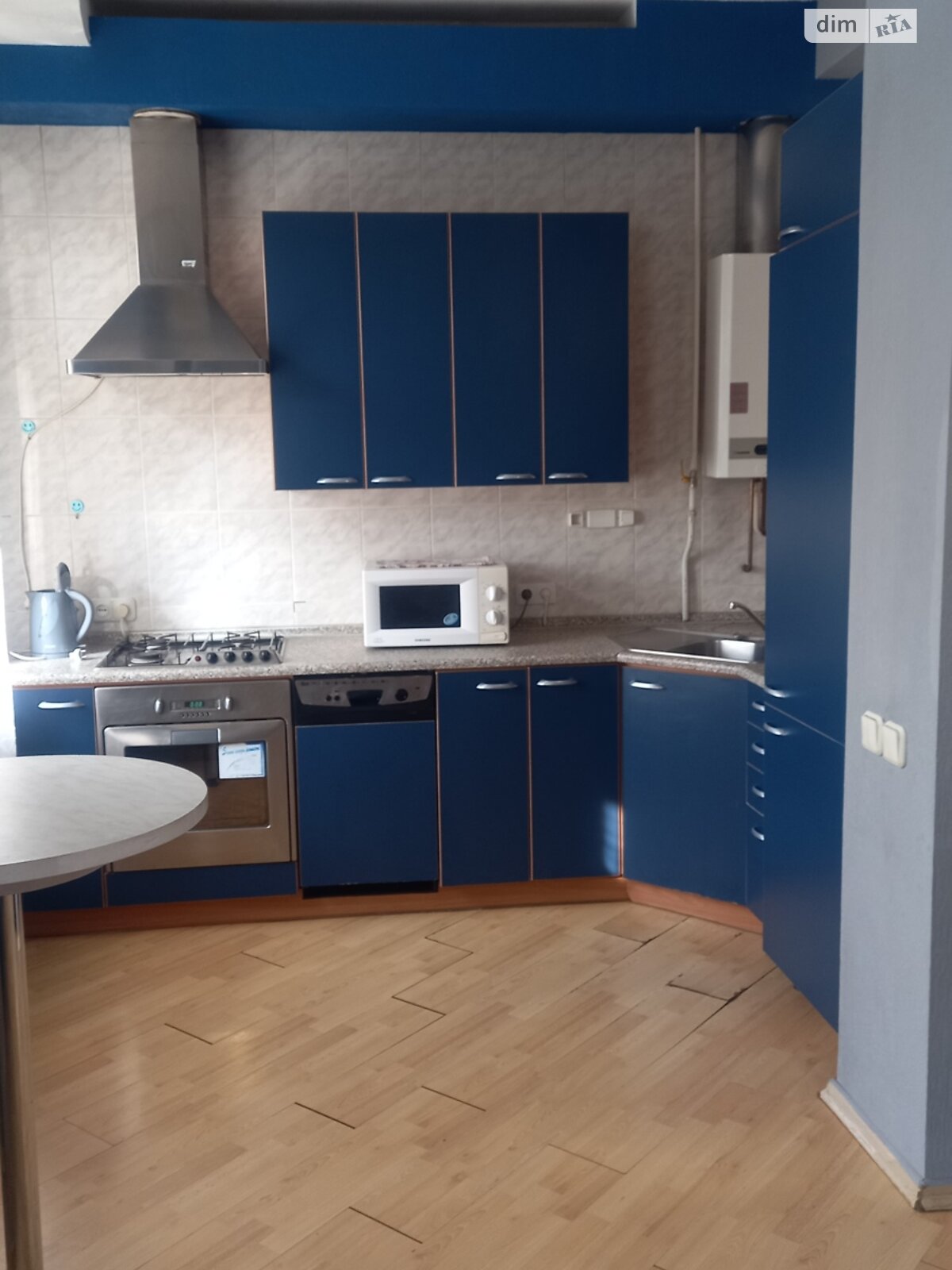 трехкомнатная квартира в Харькове, район Центр, на просп. Героев Харькова 27/1 в аренду на короткий срок посуточно фото 1