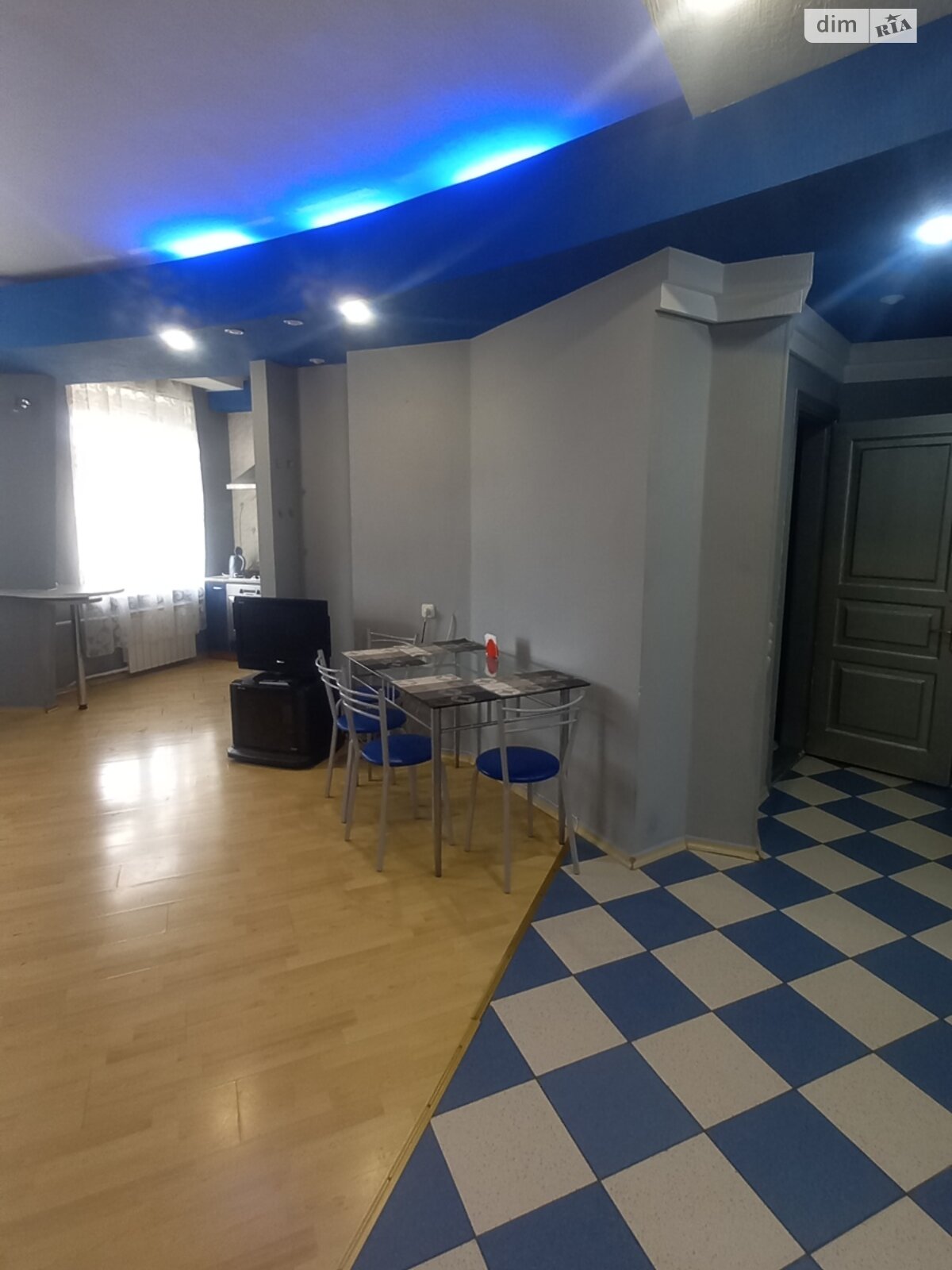 трехкомнатная квартира в Харькове, район Центр, на просп. Героев Харькова 27/1 в аренду на короткий срок посуточно фото 1