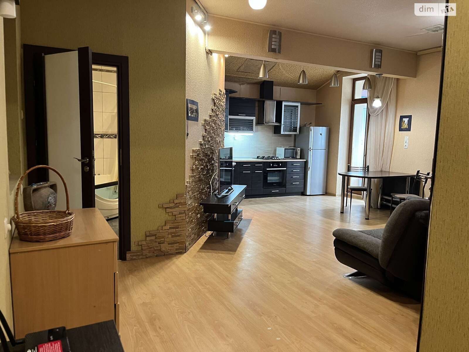 однокомнатная квартира в Харькове, район Центр, на майд. Конституции 2/2 в аренду на короткий срок посуточно фото 1 однокомнатная квартира в Харькове, район Центр, на майд. Конституции 2/2 в аренду на короткий срок посуточно фото 1