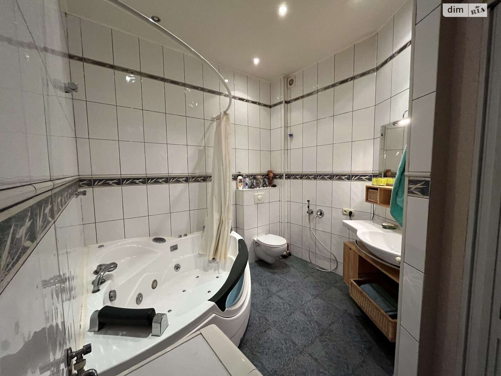 однокомнатная квартира в Харькове, район Центр, на майд. Конституции 2/2 в аренду на короткий срок посуточно фото 1 однокомнатная квартира в Харькове, район Центр, на майд. Конституции 2/2 в аренду на короткий срок посуточно фото 1