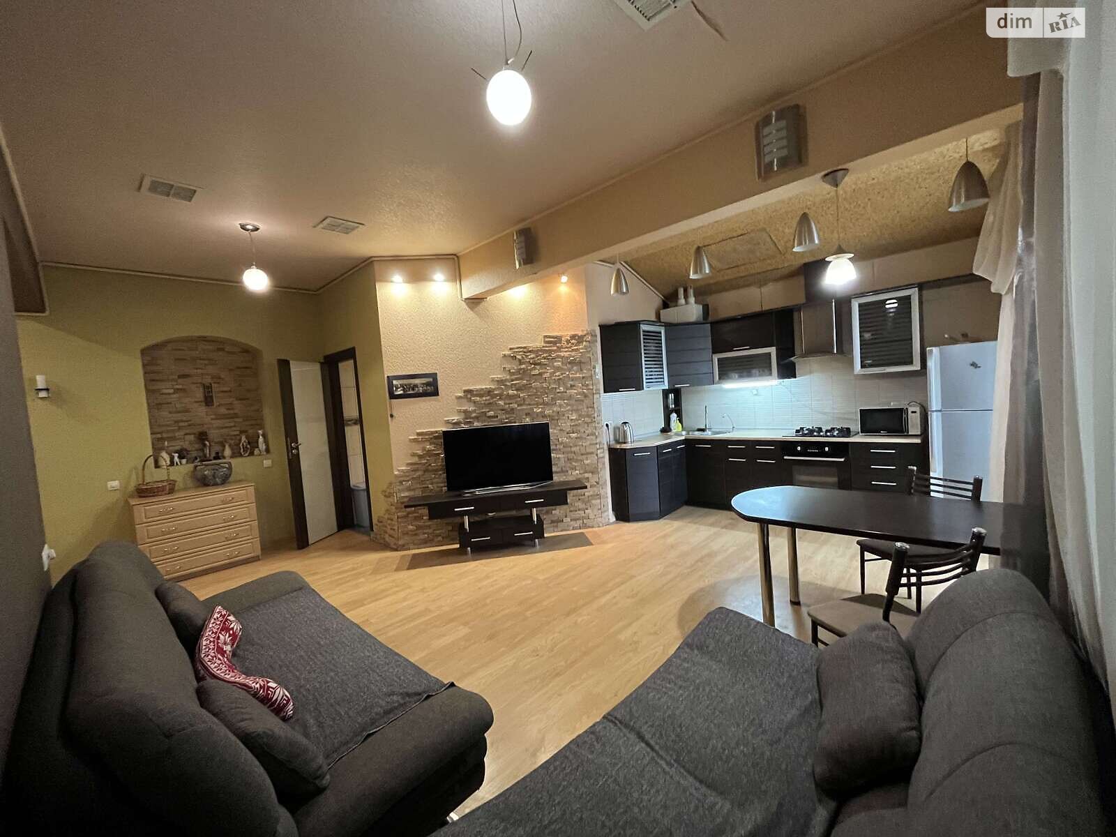 однокомнатная квартира в Харькове, район Центр, на майд. Конституции 2/2 в аренду на короткий срок посуточно фото 1 однокомнатная квартира в Харькове, район Центр, на майд. Конституции 2/2 в аренду на короткий срок посуточно фото 1