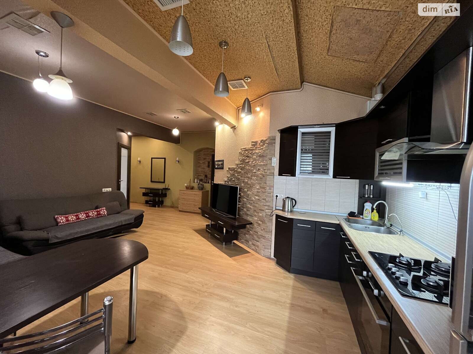 однокомнатная квартира в Харькове, район Центр, на майд. Конституции 2/2 в аренду на короткий срок посуточно фото 1 однокомнатная квартира в Харькове, район Центр, на майд. Конституции 2/2 в аренду на короткий срок посуточно фото 1