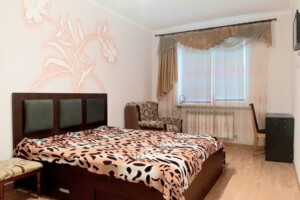однокімнатна квартира в Івано-Франківську, район Центр, на вул. Макогона в оренду на короткий термін подобово фото 2