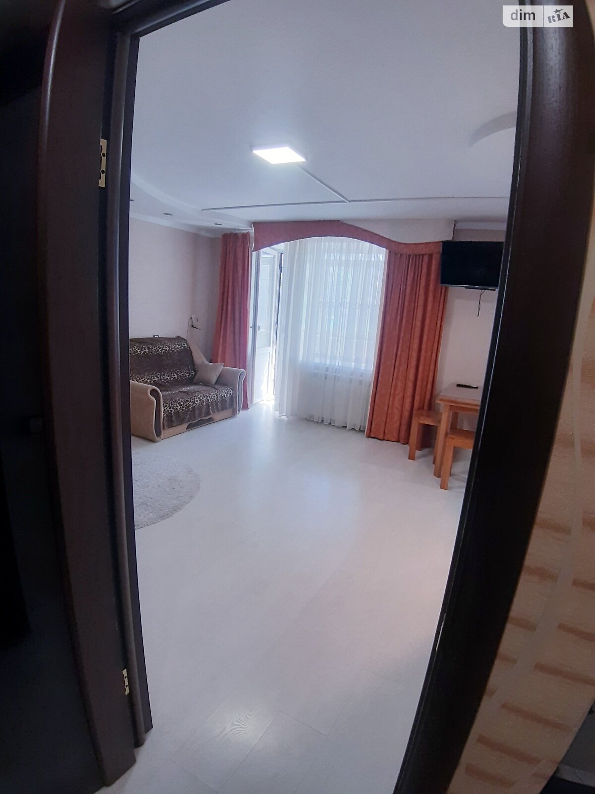 однокомнатная квартира в Житомире, на майд. Привокзальная 6/126 в аренду на короткий срок посуточно фото 1 однокомнатная квартира в Житомире, на майд. Привокзальная 6/126 в аренду на короткий срок посуточно фото 1