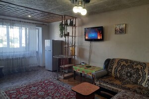 трикімнатна квартира в Житомирі, район Центр, на вул. Івана Мазепи 98 в оренду на короткий термін подобово фото 2