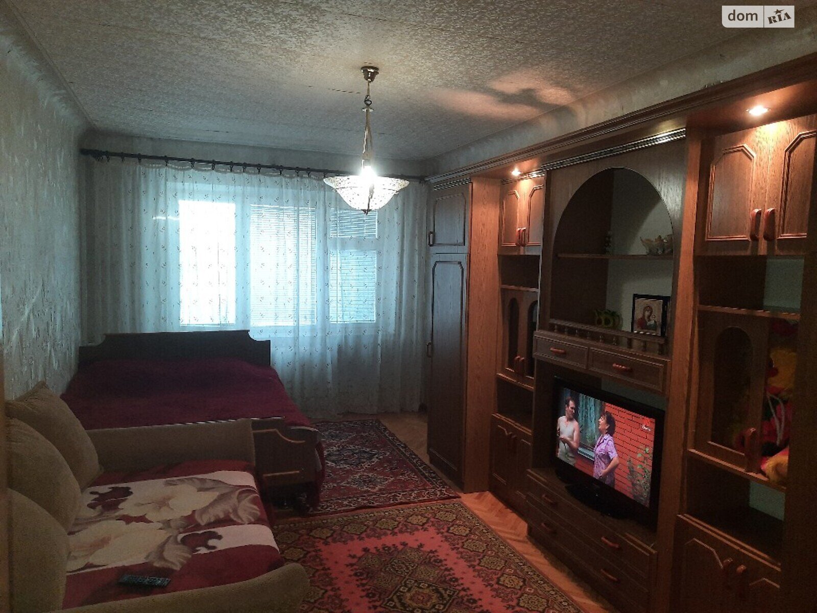 трехкомнатная квартира в Житомире, район Центр, на ул. Ивана Мазепы 98 в аренду на короткий срок посуточно фото 1