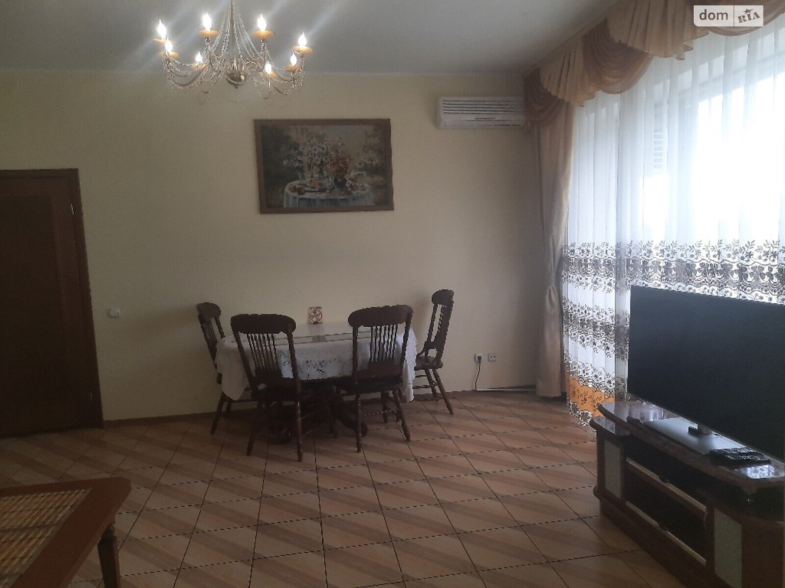 трехкомнатная квартира в Житомире, район Центр, на пер. Шодуаровский 4 в аренду на короткий срок посуточно фото 1 трехкомнатная квартира в Житомире, район Центр, на пер. Шодуаровский 4 в аренду на короткий срок посуточно фото 1