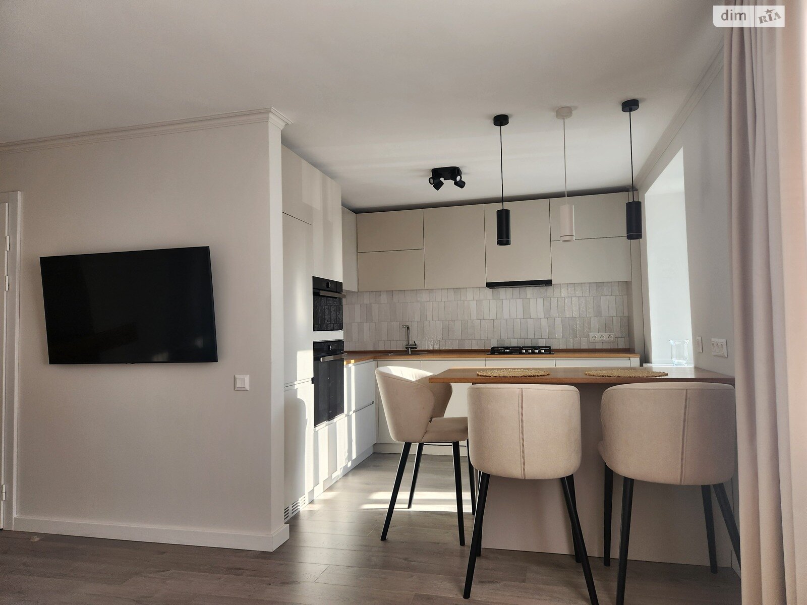 двухкомнатная квартира в Житомире, район Центр, на ул. Украинки Леси 61 в аренду на короткий срок посуточно фото 1 двухкомнатная квартира в Житомире, район Центр, на ул. Украинки Леси 61 в аренду на короткий срок посуточно фото 1