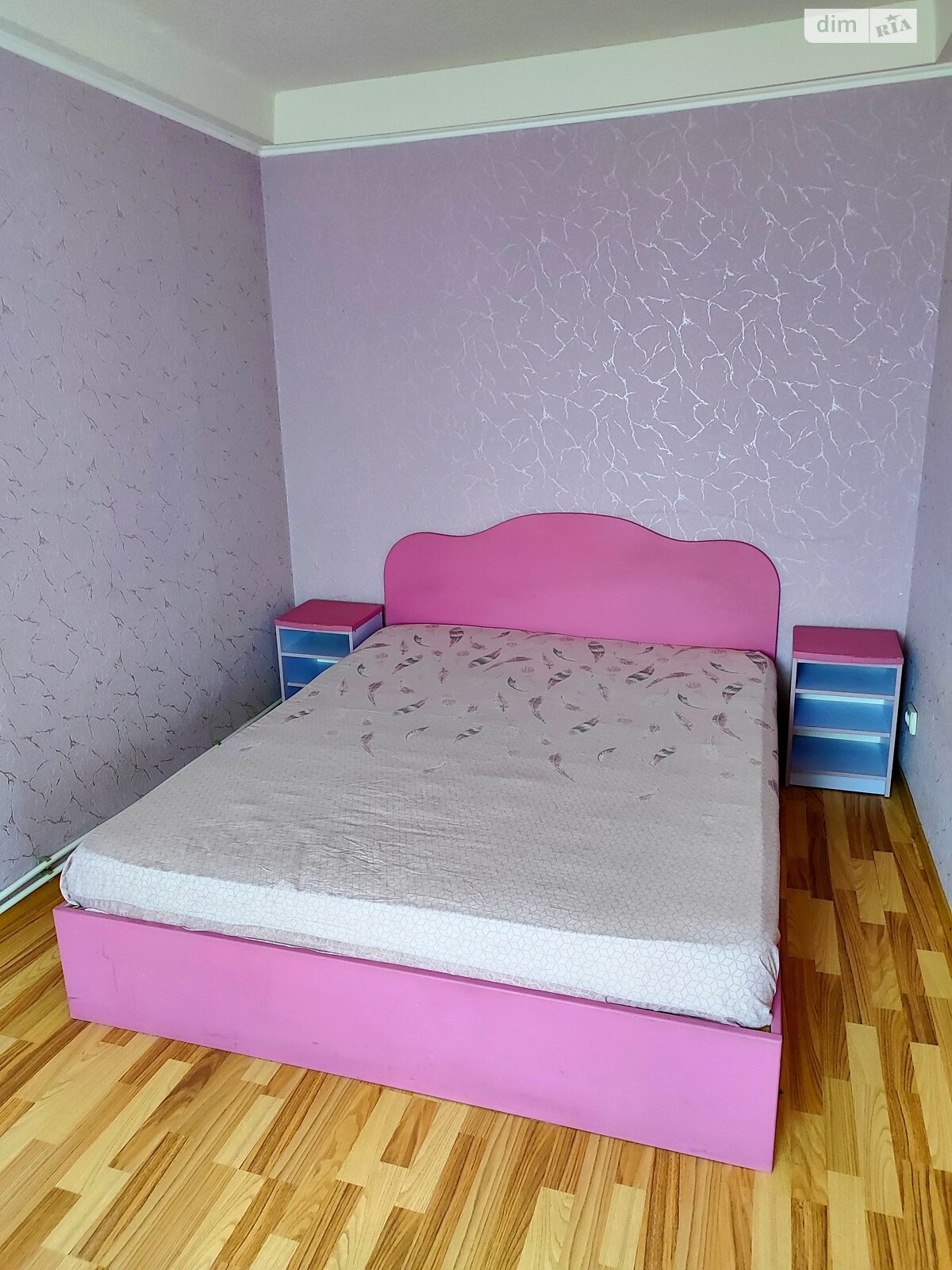 трикімнатна квартира в Кам’янському, на вул. Євгена Мельнікова в оренду на короткий термін подобово фото 1 трикімнатна квартира в Кам’янському, на вул. Євгена Мельнікова в оренду на короткий термін подобово фото 1