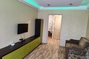 трикімнатна квартира в Кам’янському, на вул. Євгена Мельнікова в оренду на короткий термін подобово фото 2