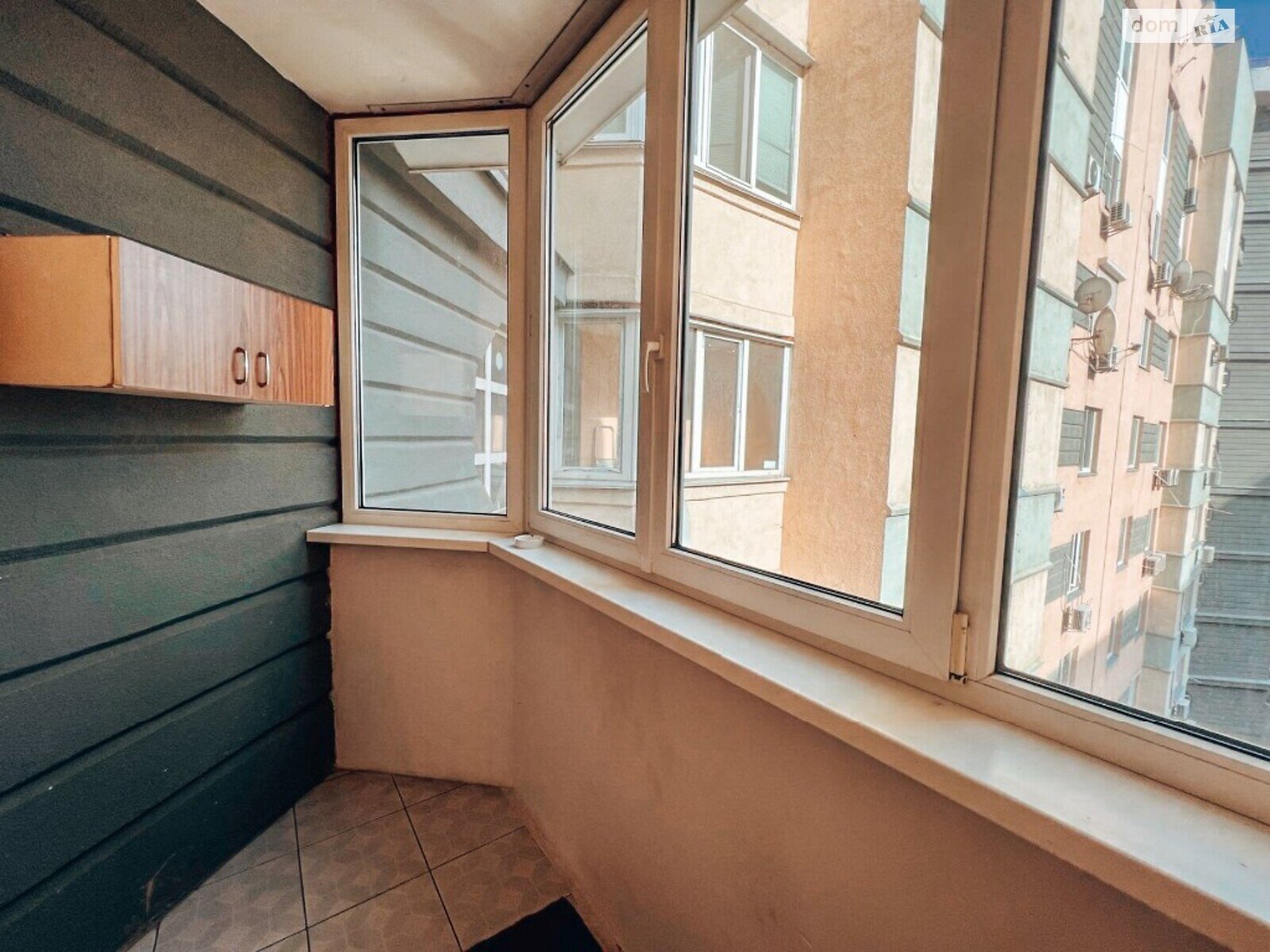 двухкомнатная квартира в Киеве, район Днепровский, на ул. Раисы Окипной 4А в аренду на короткий срок посуточно фото 1