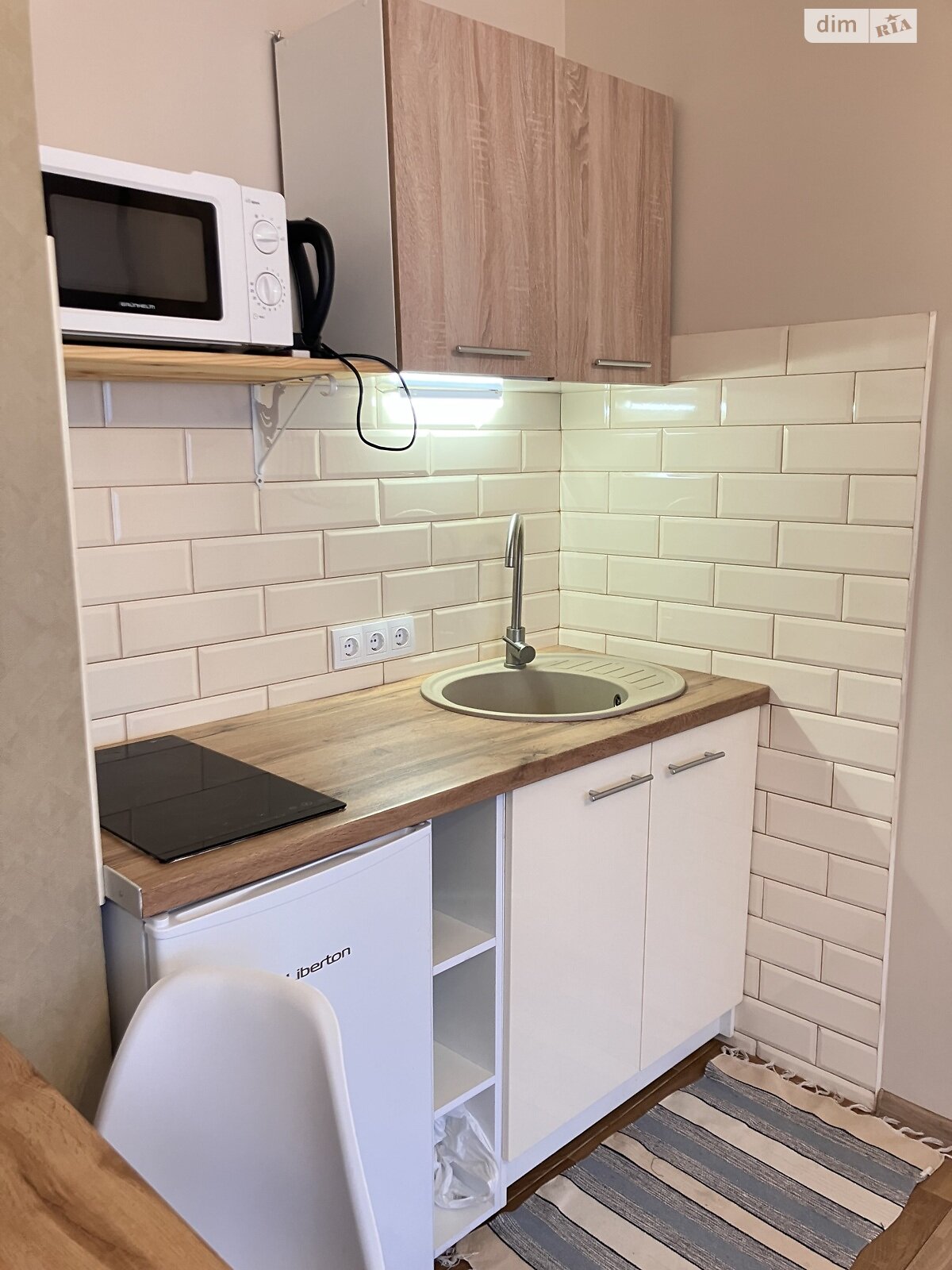 однокімнатна квартира в Києві, район Голосіївський, на вул. Академіка Заболотного 1А в оренду на короткий термін подобово фото 1