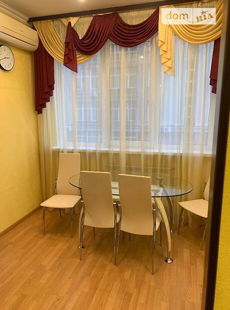 четырехкомнатная квартира в Киеве, район Голосеевский, на ул. Саксаганского 121 в аренду на короткий срок посуточно фото 1