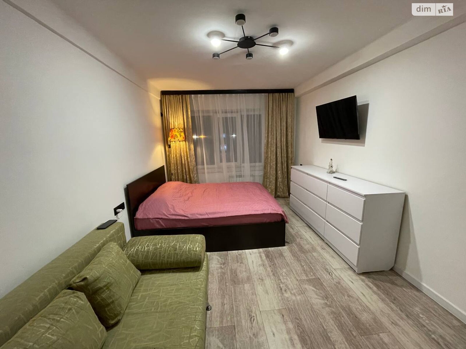 однокомнатная квартира в Киеве, район Лесной Массив, на ул. Ореста Левицкого 3 в аренду на короткий срок посуточно фото 1 однокомнатная квартира в Киеве, район Лесной Массив, на ул. Ореста Левицкого 3 в аренду на короткий срок посуточно фото 1