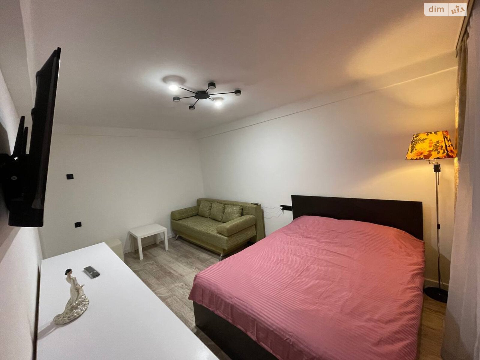 однокомнатная квартира в Киеве, район Лесной Массив, на ул. Ореста Левицкого 3 в аренду на короткий срок посуточно фото 1 однокомнатная квартира в Киеве, район Лесной Массив, на ул. Ореста Левицкого 3 в аренду на короткий срок посуточно фото 1