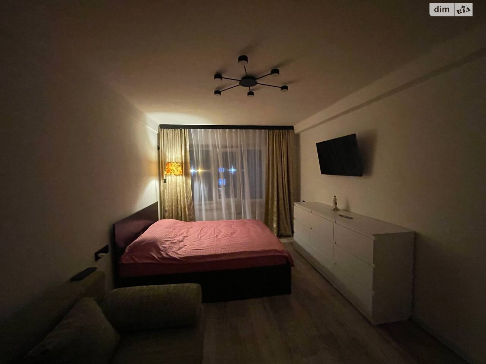 однокомнатная квартира в Киеве, район Лесной Массив, на ул. Ореста Левицкого 3 в аренду на короткий срок посуточно фото 1 однокомнатная квартира в Киеве, район Лесной Массив, на ул. Ореста Левицкого 3 в аренду на короткий срок посуточно фото 1