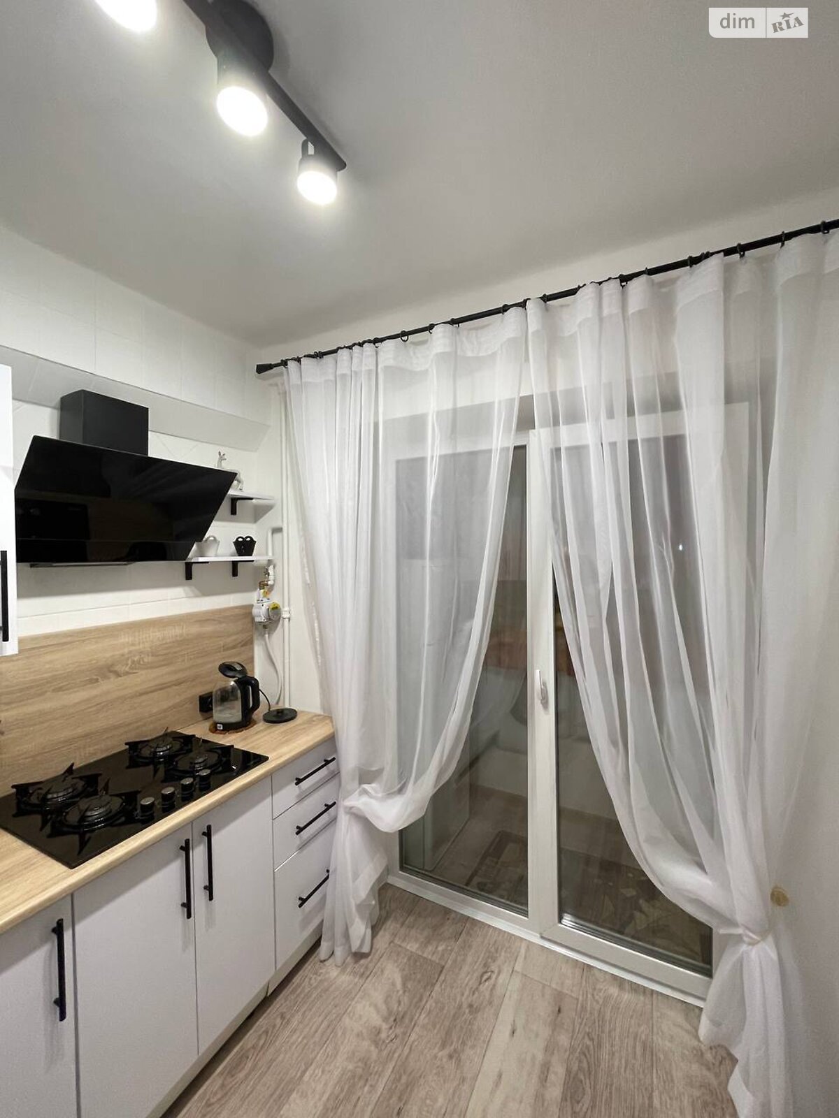 однокомнатная квартира в Киеве, район Лесной Массив, на ул. Ореста Левицкого 3 в аренду на короткий срок посуточно фото 1 однокомнатная квартира в Киеве, район Лесной Массив, на ул. Ореста Левицкого 3 в аренду на короткий срок посуточно фото 1