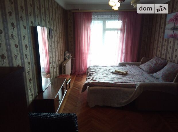 трехкомнатная квартира в Киеве, район Левобережный Масив, на ул. Плеханова 4а в аренду на короткий срок посуточно фото 1