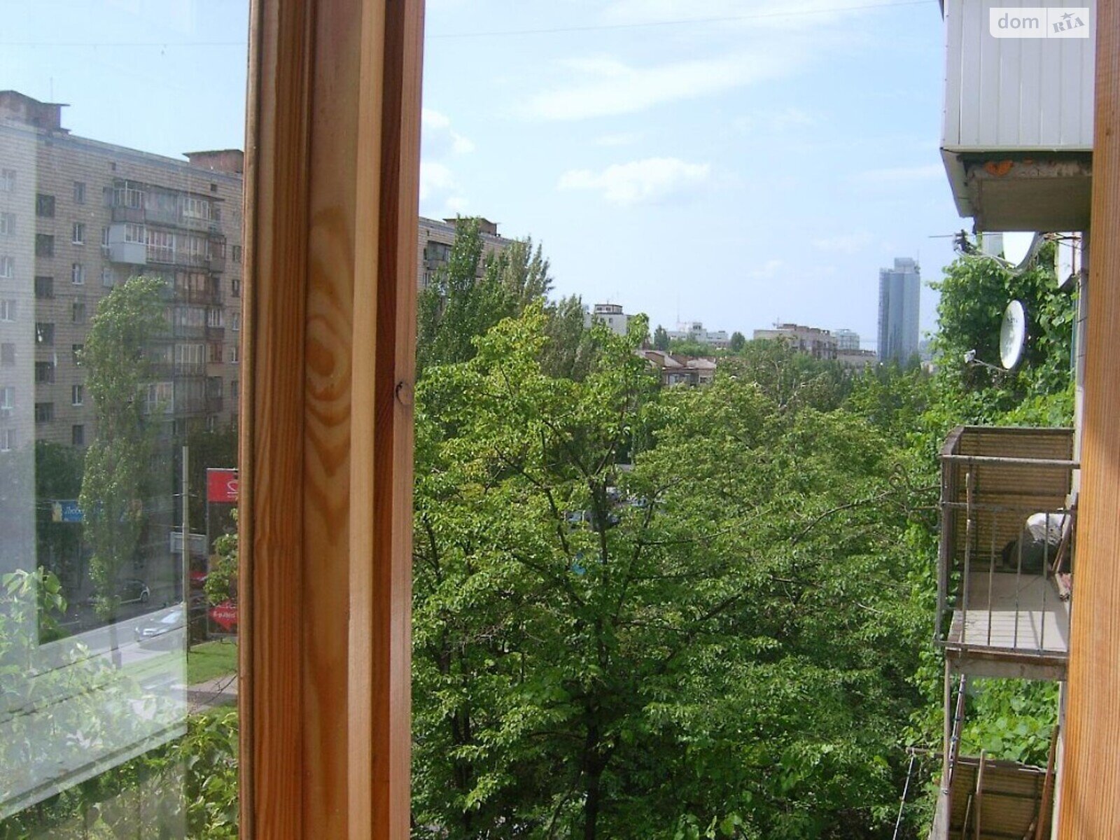 чотирикімнатна квартира в Києві, район Липки, на бул. Лесі Українки 9 в оренду на короткий термін подобово фото 1