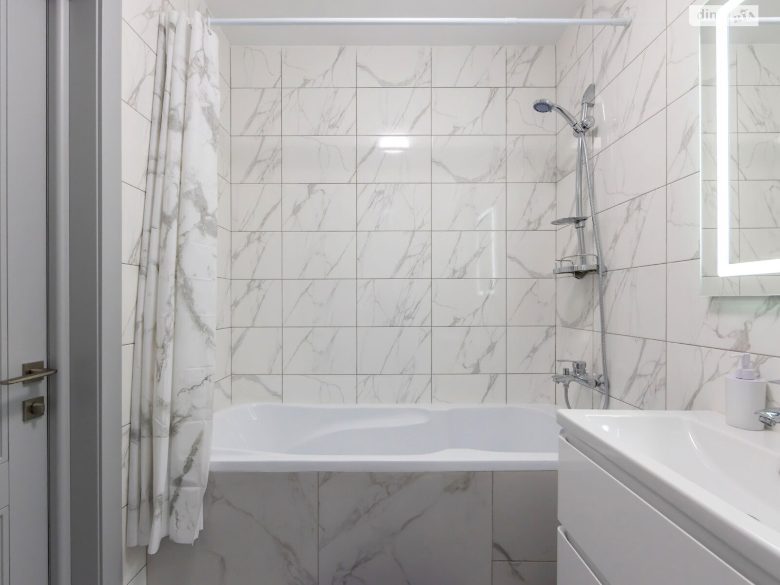 двокімнатна квартира в Києві, район Новобіличі, на вул. Олега Мудрака 1Б корпус 2 в оренду на короткий термін подобово фото 1