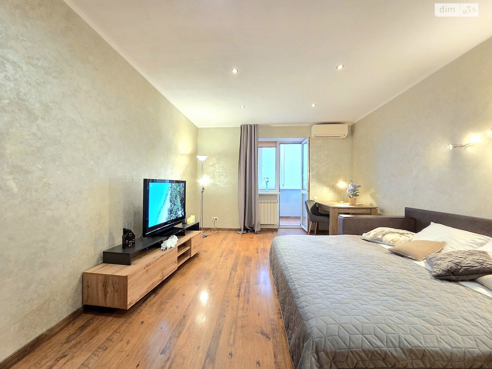 однокімнатна квартира в Києві, район undefined, на вул. Левка Лук’яненка 13А в оренду на короткий термін подобово фото 1