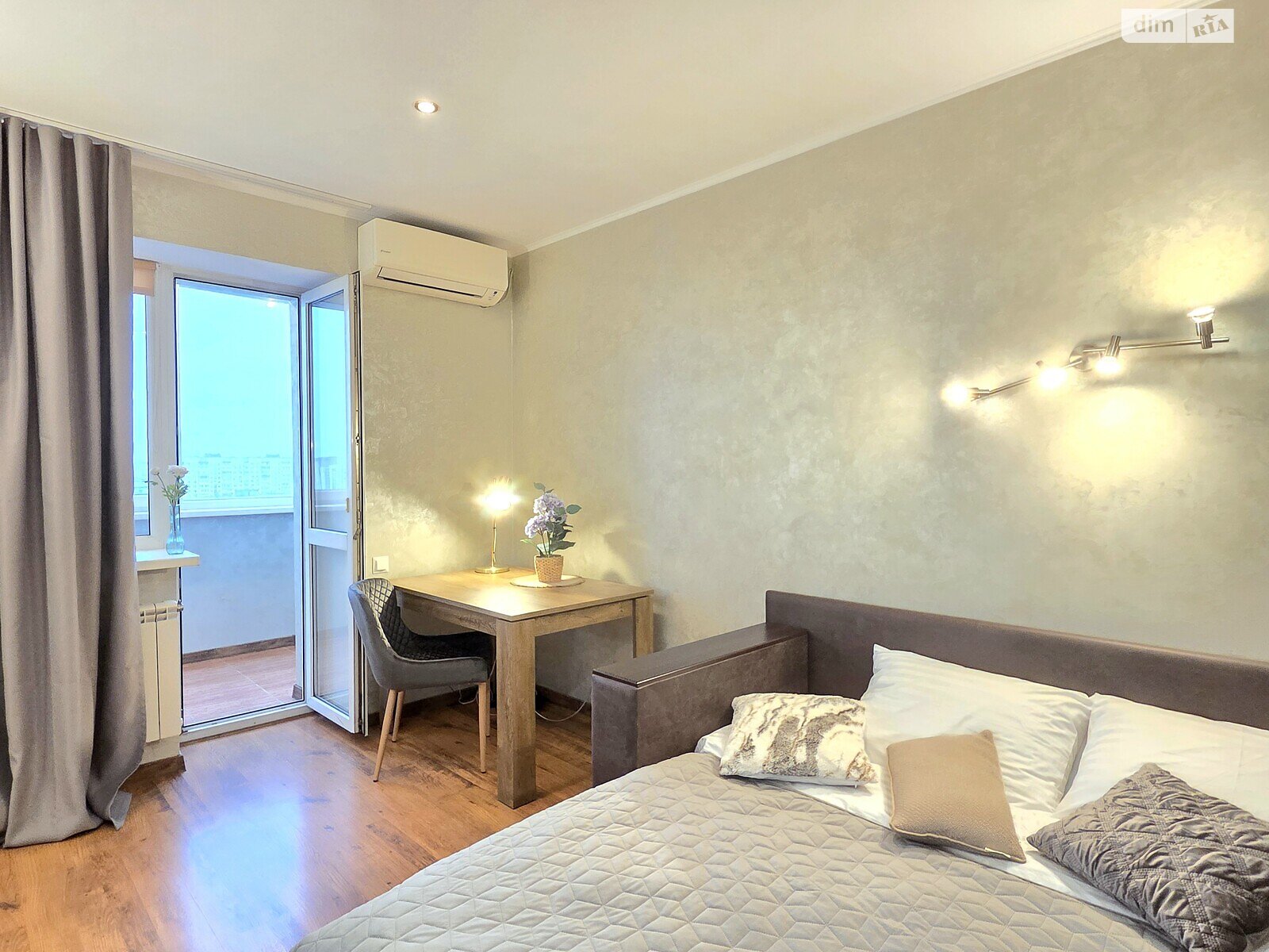 однокімнатна квартира в Києві, район undefined, на вул. Левка Лук’яненка 13А в оренду на короткий термін подобово фото 1