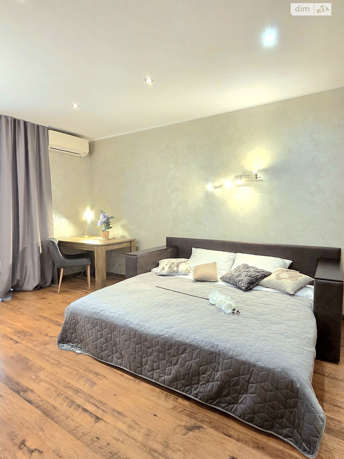 однокімнатна квартира в Києві, район undefined, на вул. Левка Лук’яненка 13А в оренду на короткий термін подобово фото 1