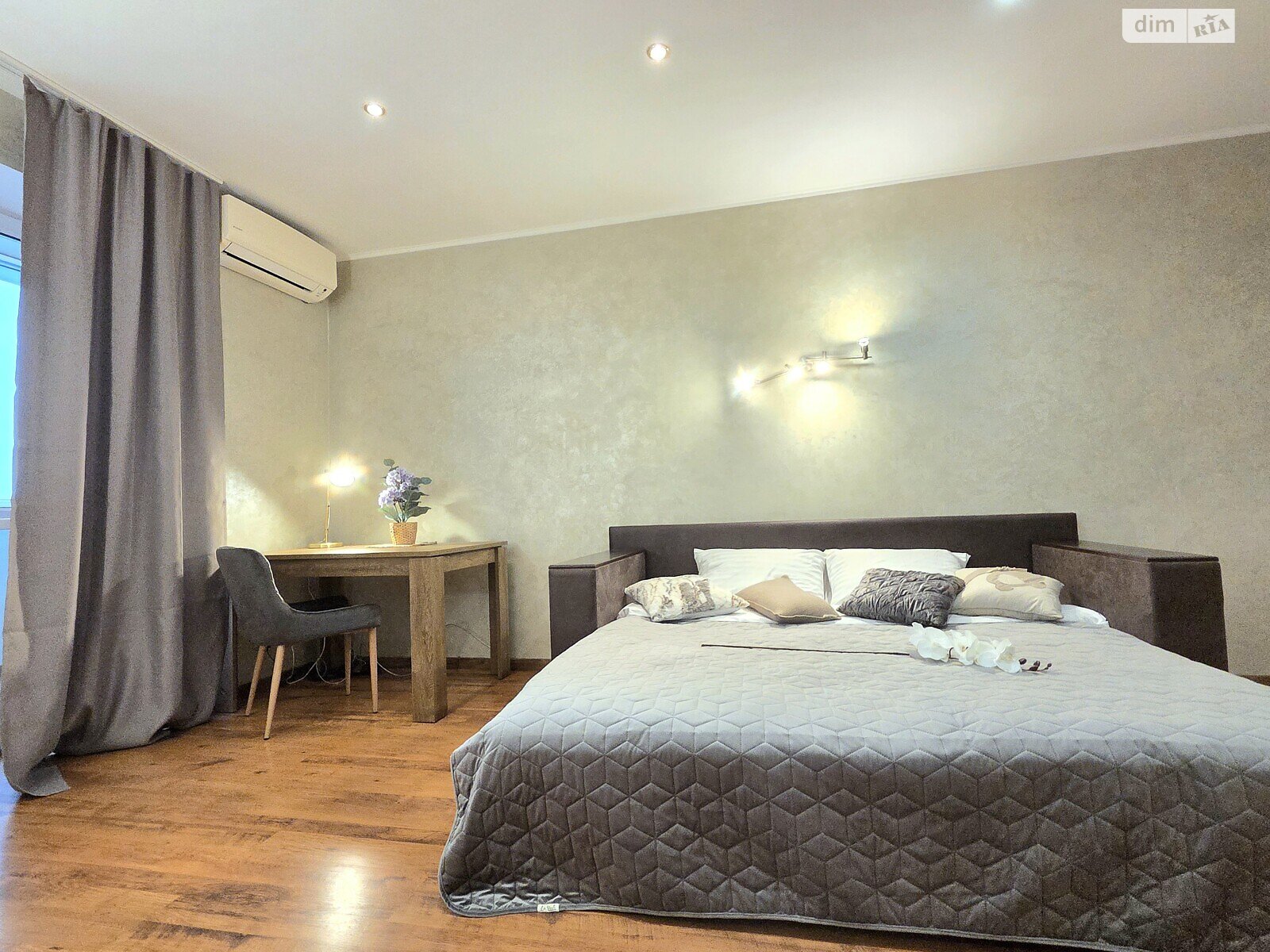 однокімнатна квартира в Києві, район undefined, на вул. Левка Лук’яненка 13А в оренду на короткий термін подобово фото 1