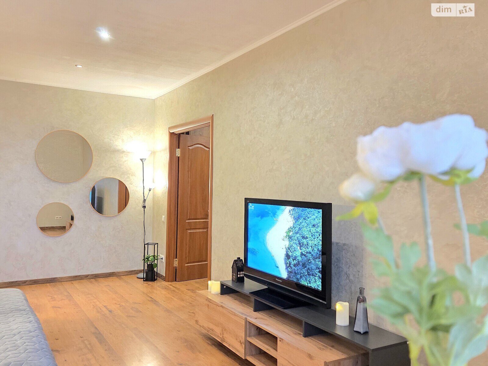 однокімнатна квартира в Києві, район undefined, на вул. Левка Лук’яненка 13А в оренду на короткий термін подобово фото 1