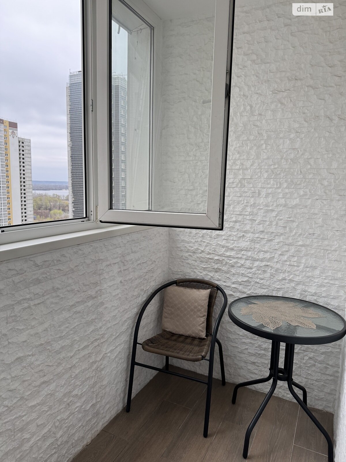 однокомнатная квартира в Киеве, район Дарницкий, на ул. Бориса Гмыри 14Б, кв. 318 в аренду на короткий срок посуточно фото 1 однокомнатная квартира в Киеве, район Дарницкий, на ул. Бориса Гмыри 14Б, кв. 318 в аренду на короткий срок посуточно фото 1