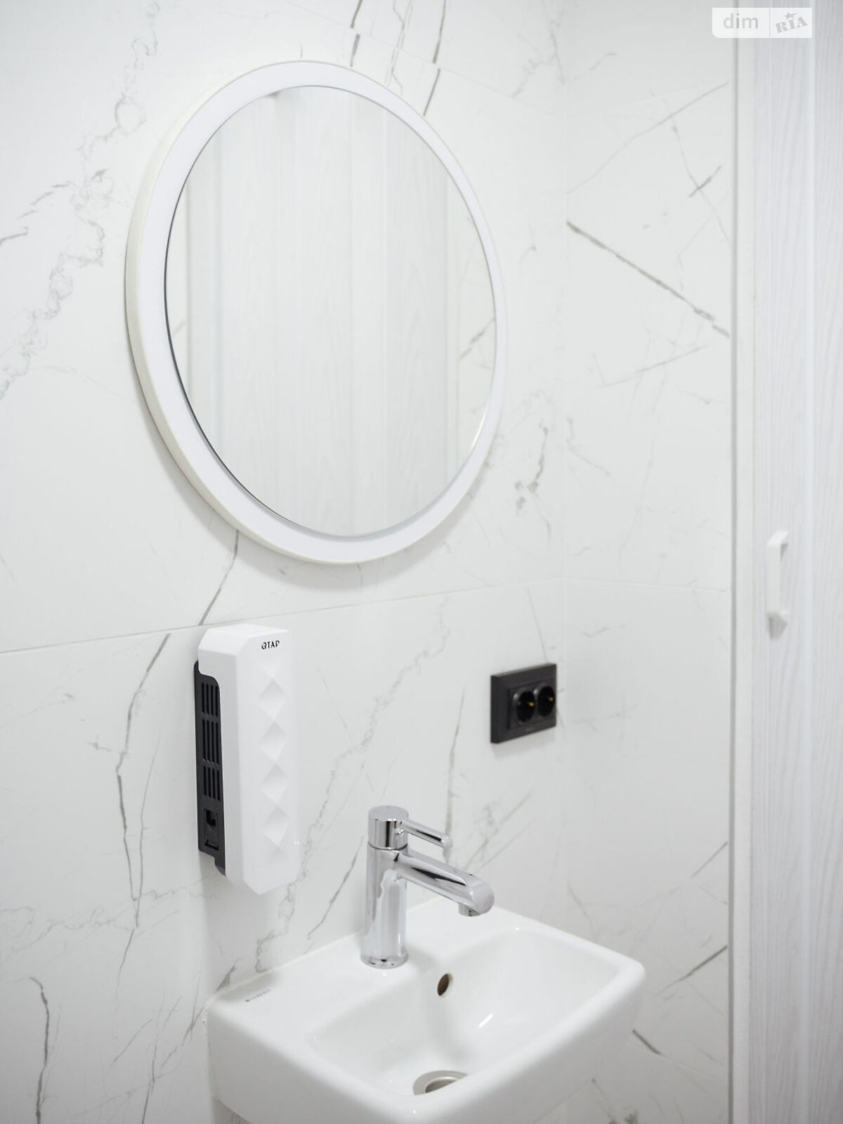 однокомнатная квартира в Киеве, район Печерск, на ул. Лаврская 4 в аренду на короткий срок посуточно фото 1 однокомнатная квартира в Киеве, район Печерск, на ул. Лаврская 4 в аренду на короткий срок посуточно фото 1