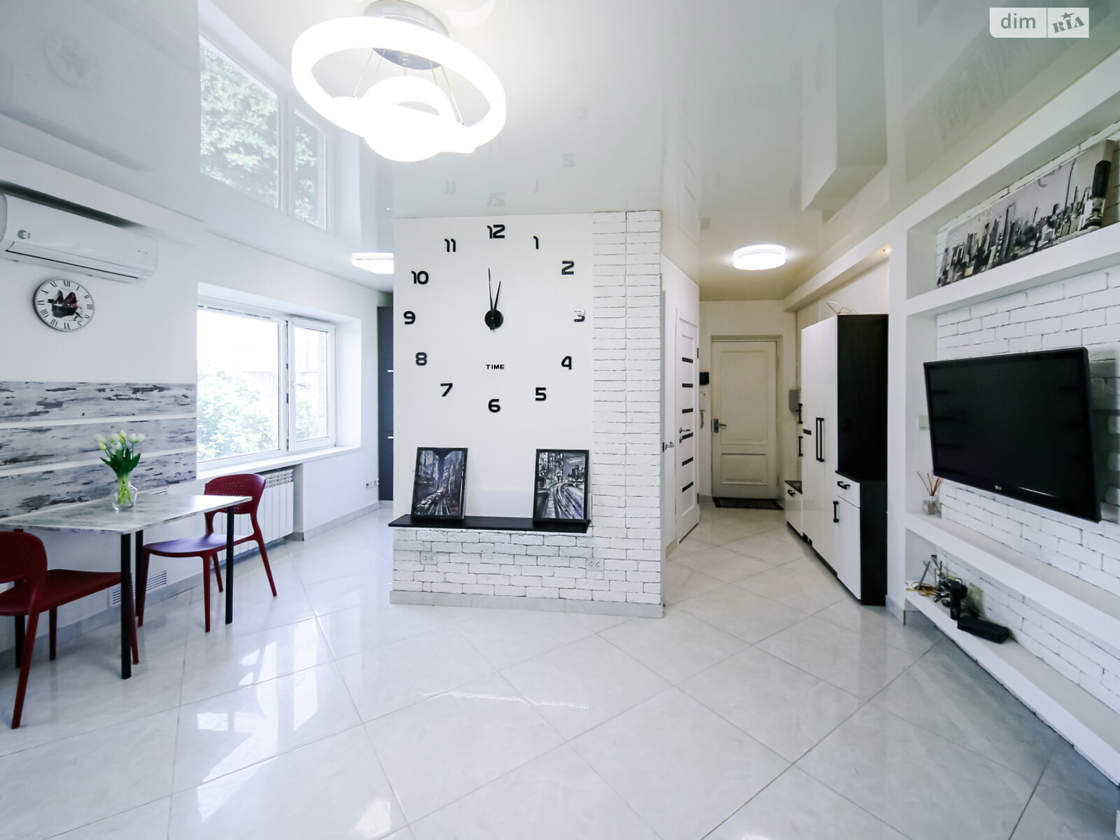 однокімнатна квартира в Києві, район Печерськ, на бул. Лесі Українки 19 в оренду на короткий термін подобово фото 1